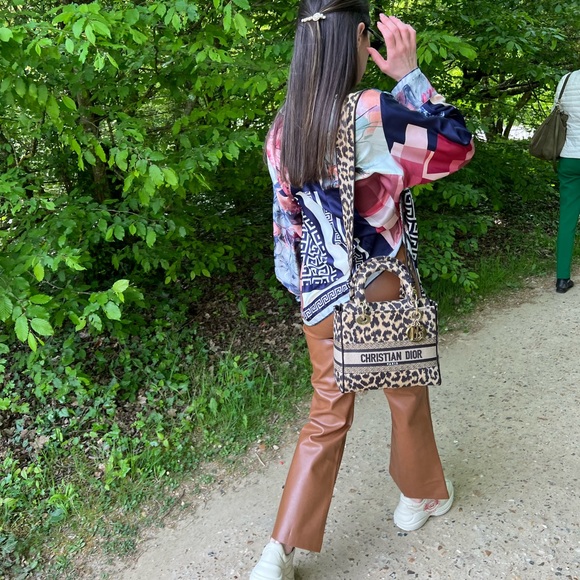 Meet your Posher Marisa - Picture 5 of 6